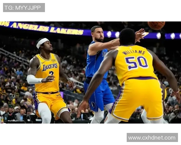 湖人官方：球队与克里斯-马农签下一份双向合同