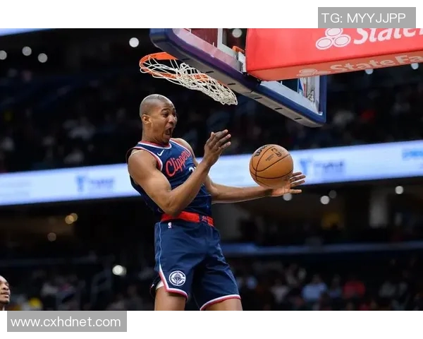 船记：在对阵年轻的卫冕冠军时 快船的表现像一支老迈的球队