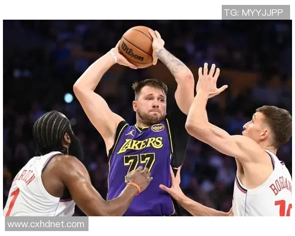 洛城对决失衡显现:东契奇强势领衔,快船近十场仅一胜! 洛城对决失衡显现:东契奇强势领衔,快船近十场仅一胜!