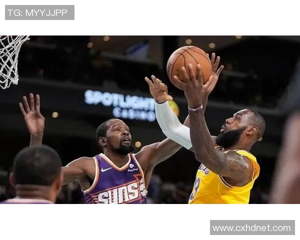 6人上双打爆湖人！杜兰特轰25+8对飙东契奇！詹姆斯正负值-33