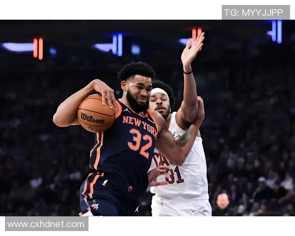 布克关键一击+唐斯致命失误！太阳主场擒尼克斯，东部第二易主